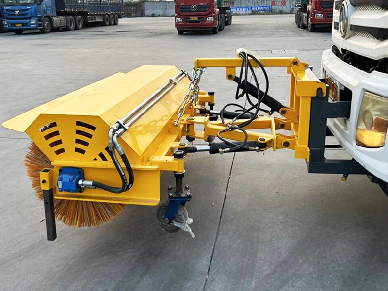 內(nèi)蒙古高速，上線凱信掃雪滾和推雪鏟，大大提高除雪效率